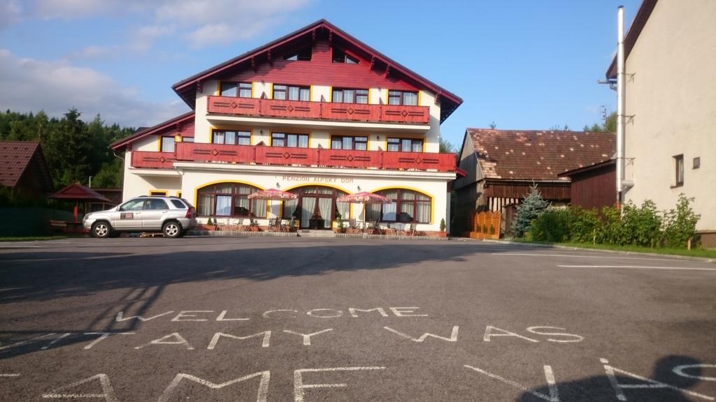 Alpsky Dom Vitanova Hotel Kültér fotó
